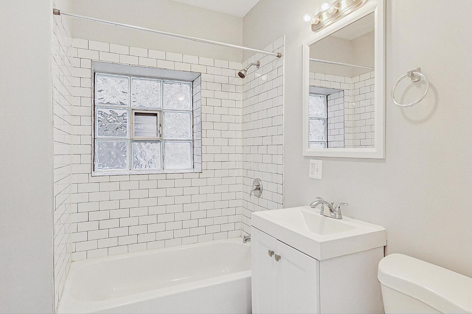 3330 W Hutchinson Street #3, Chicago, IL 60618