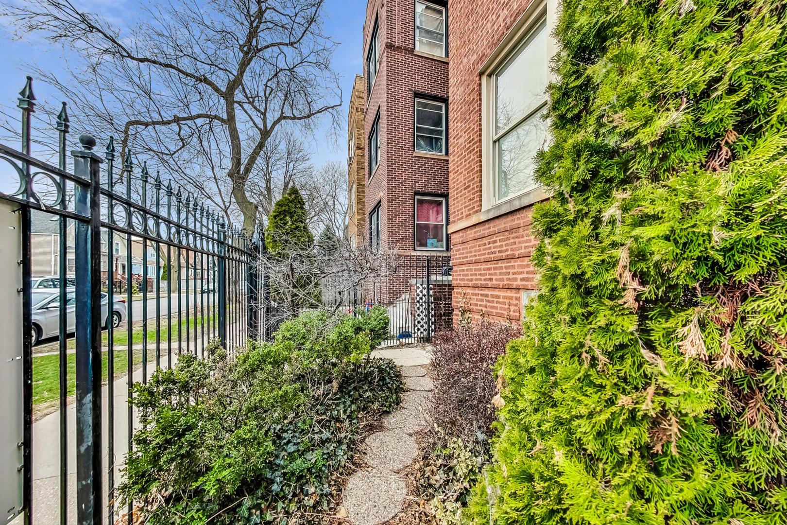 3330 W Hutchinson Street #3, Chicago, IL 60618