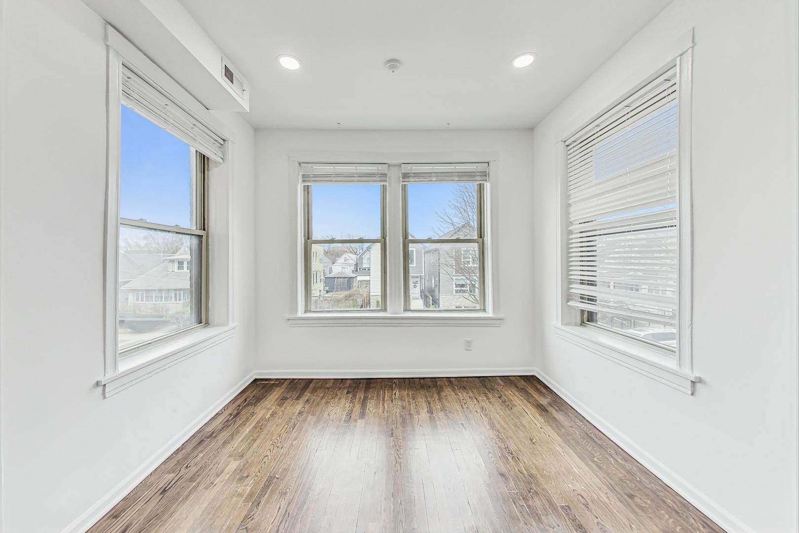 3330 W Hutchinson Street #3, Chicago, IL 60618