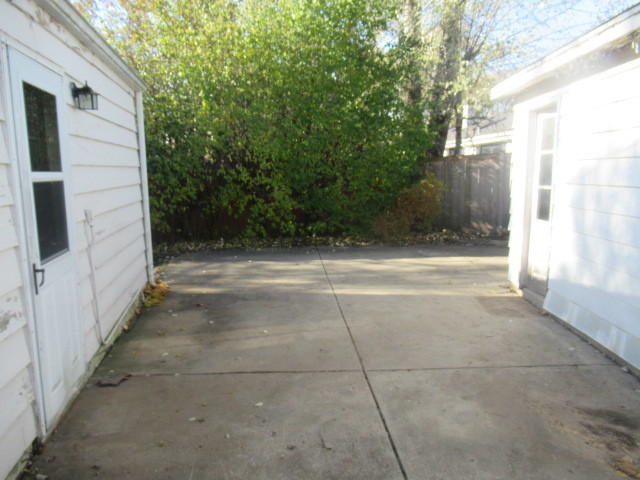 1052 Greenwood Avenue, Deerfield, IL 60015