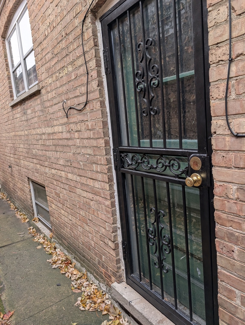 7935 S East End Avenue, Chicago, IL 60617