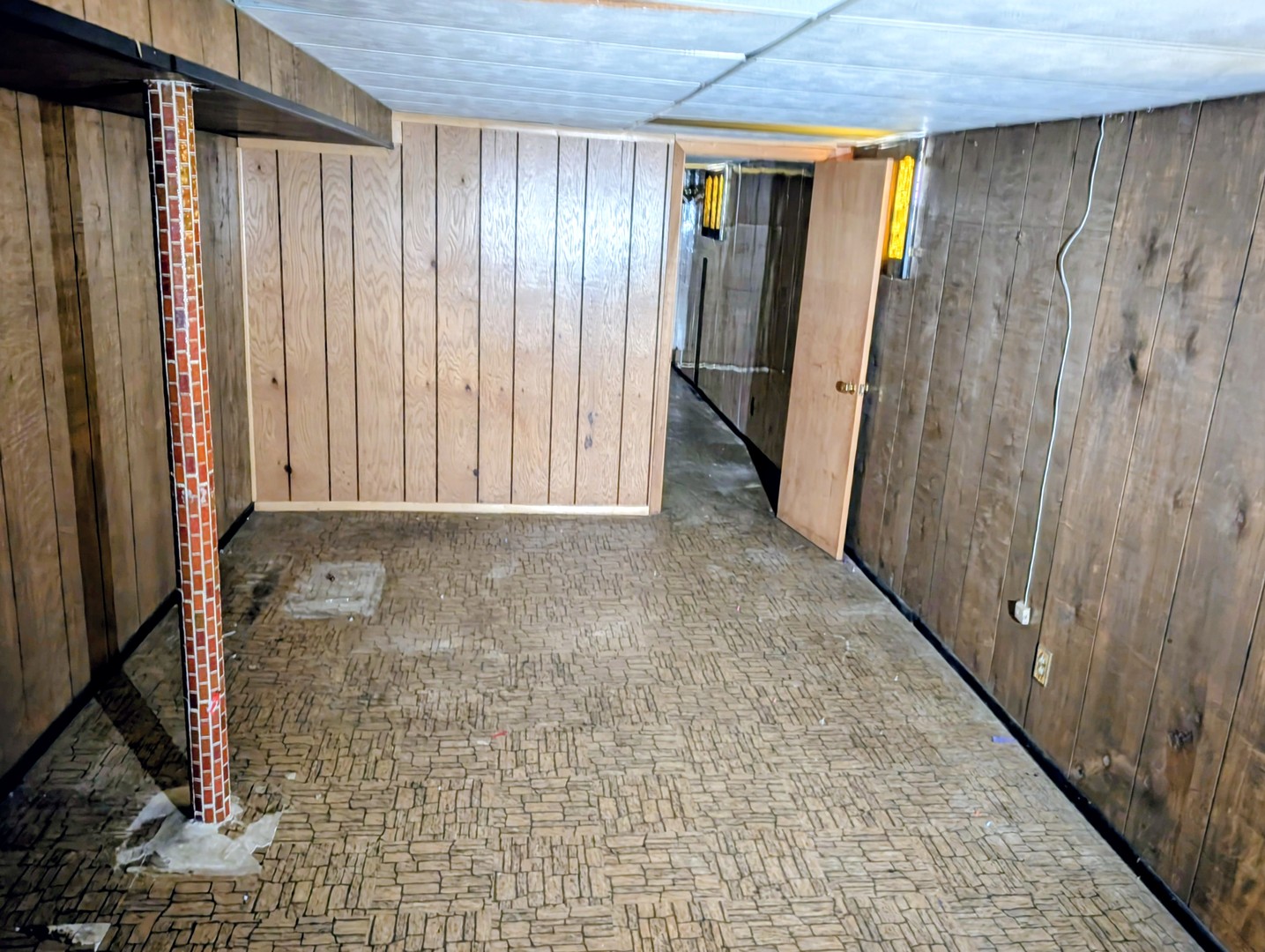 7935 S East End Avenue, Chicago, IL 60617