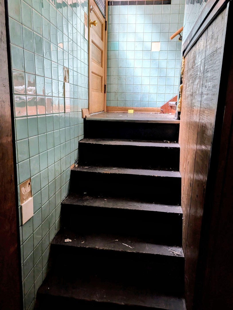 7935 S East End Avenue, Chicago, IL 60617