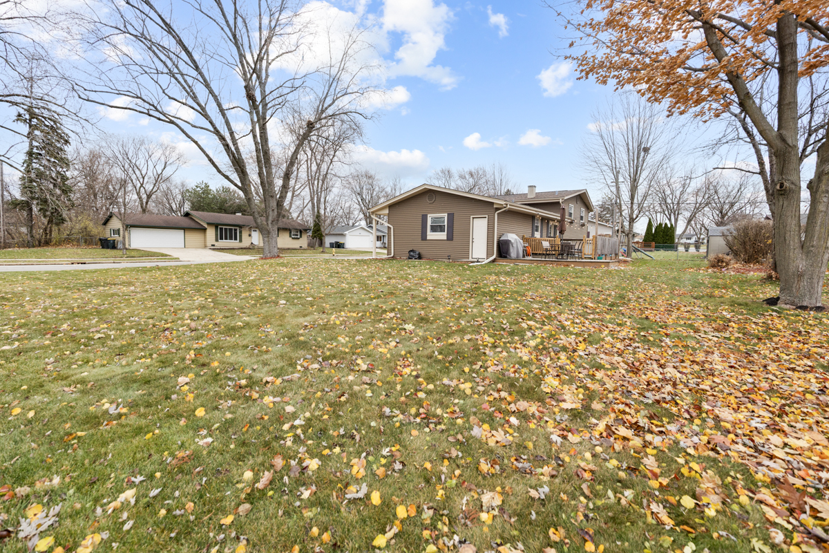 206 Yuma Lane, Carol Stream, IL 60188