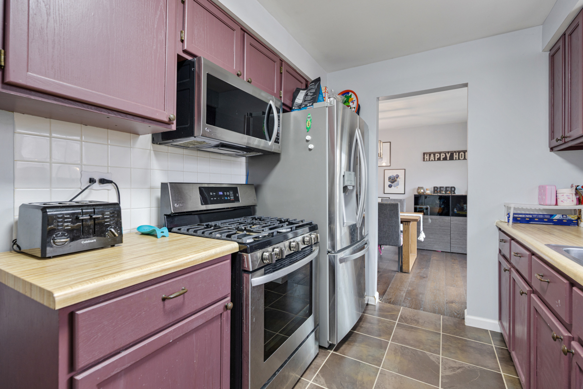 206 Yuma Lane, Carol Stream, IL 60188