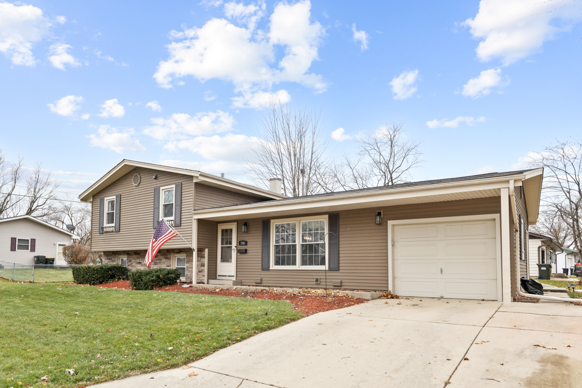 206 Yuma Lane, Carol Stream, IL 60188