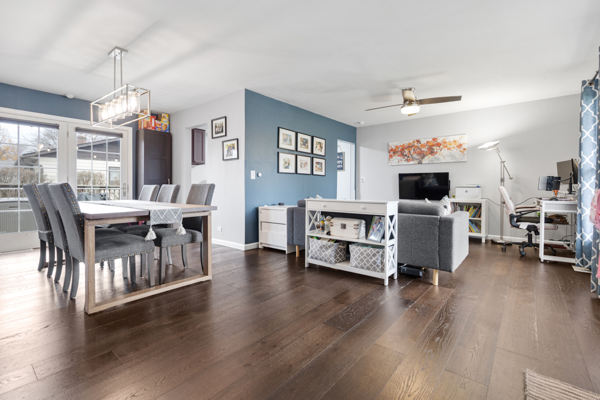 206 Yuma Lane, Carol Stream, IL 60188