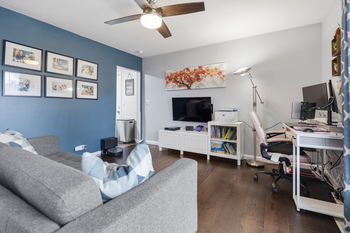 206 Yuma Lane, Carol Stream, IL 60188