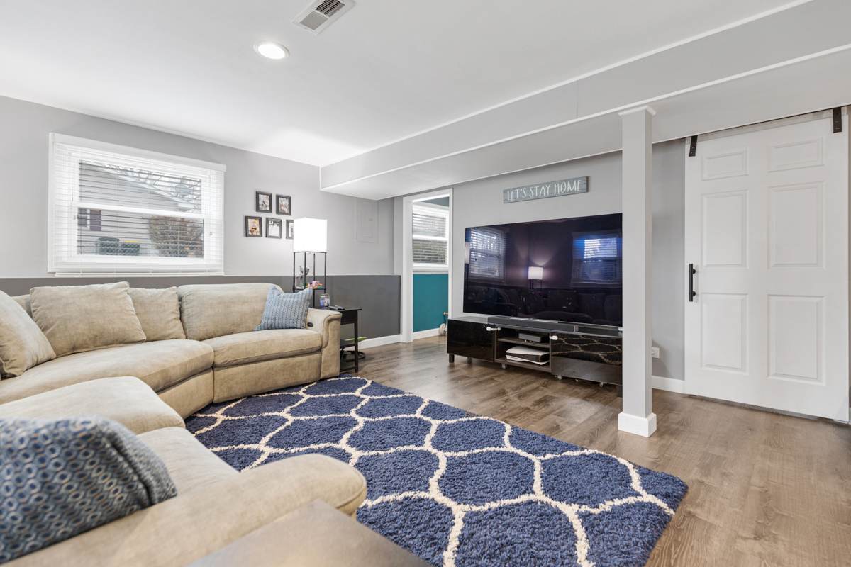 206 Yuma Lane, Carol Stream, IL 60188