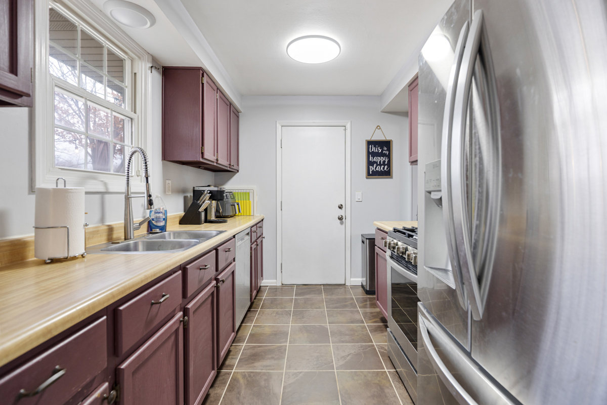 206 Yuma Lane, Carol Stream, IL 60188