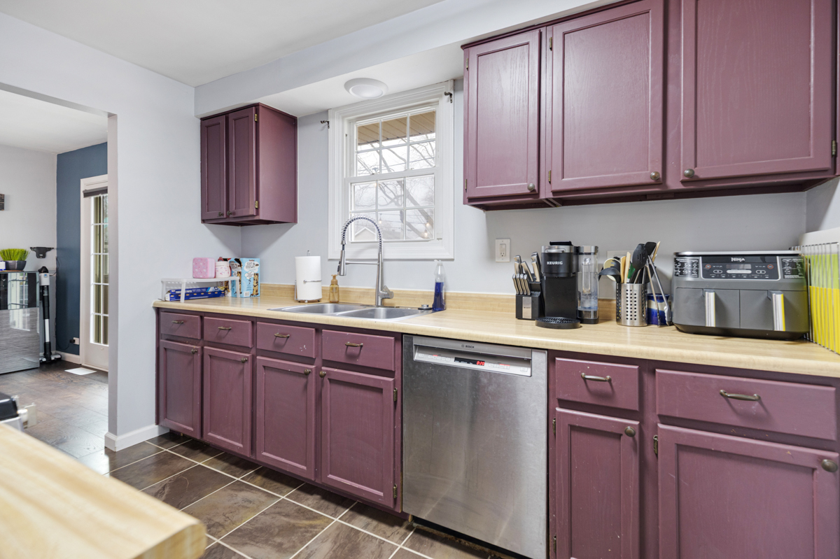 206 Yuma Lane, Carol Stream, IL 60188