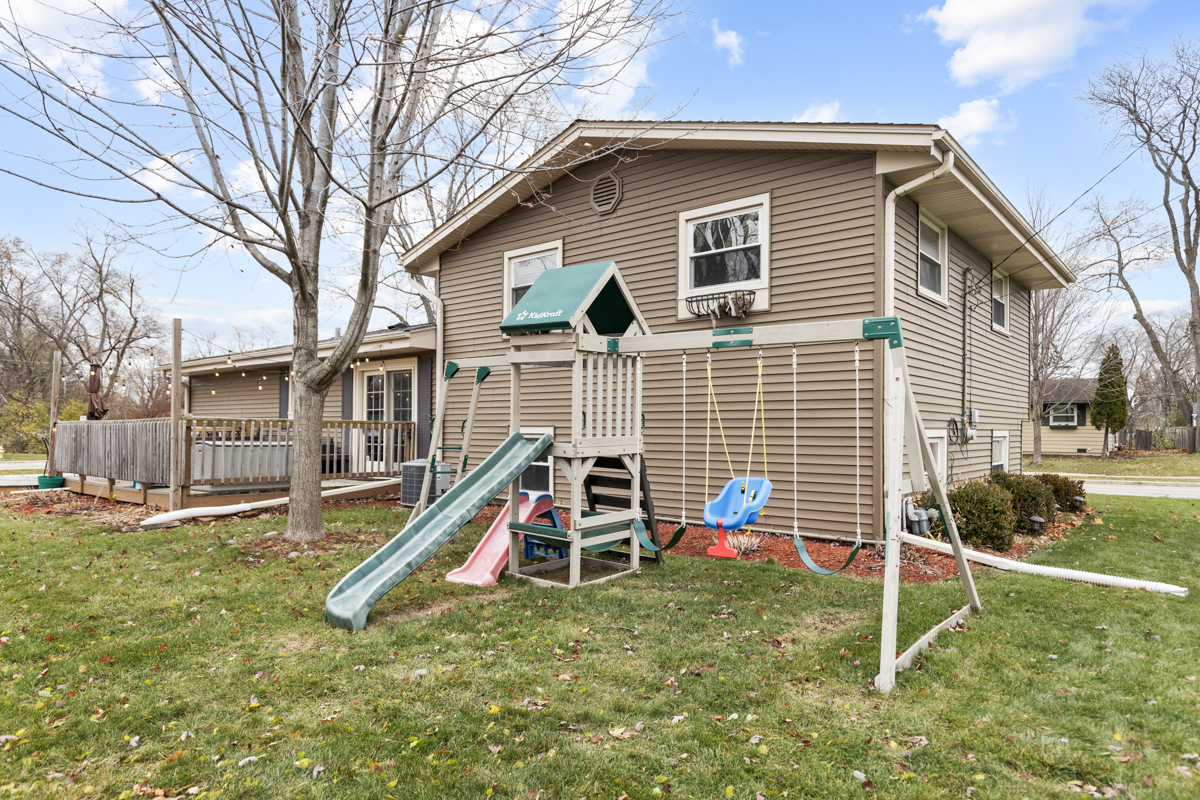 206 Yuma Lane, Carol Stream, IL 60188
