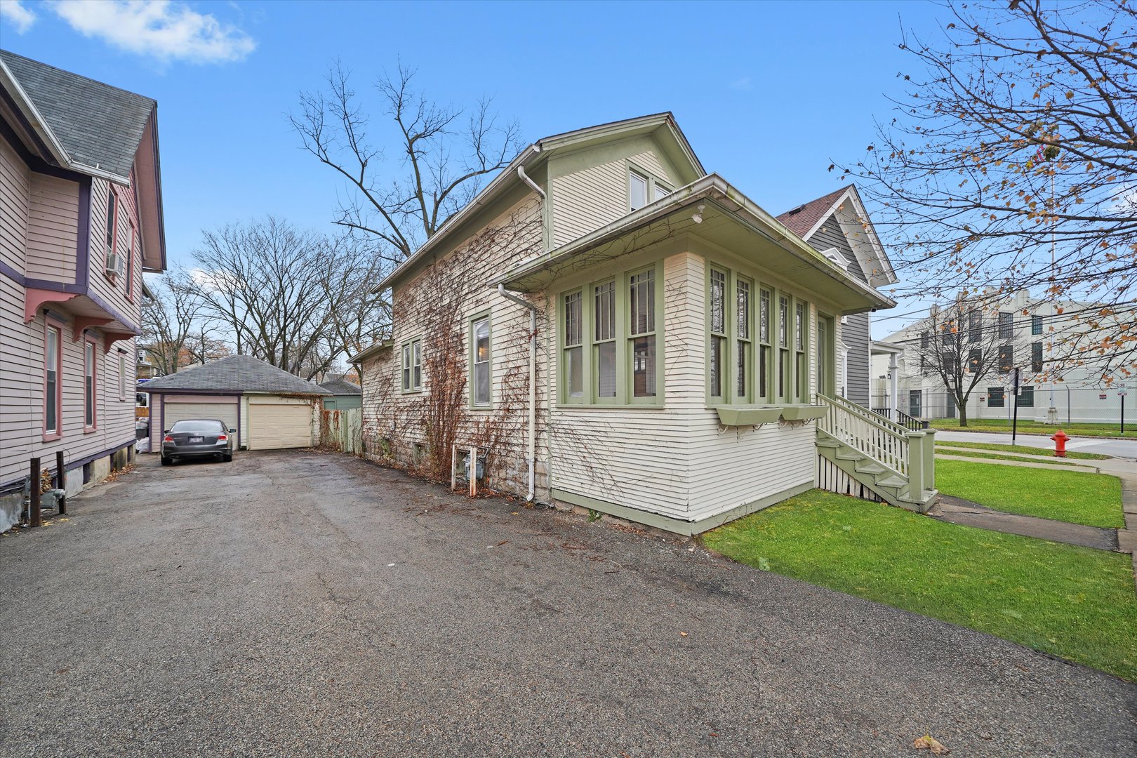 281 Gifford Place, Elgin, IL 60120