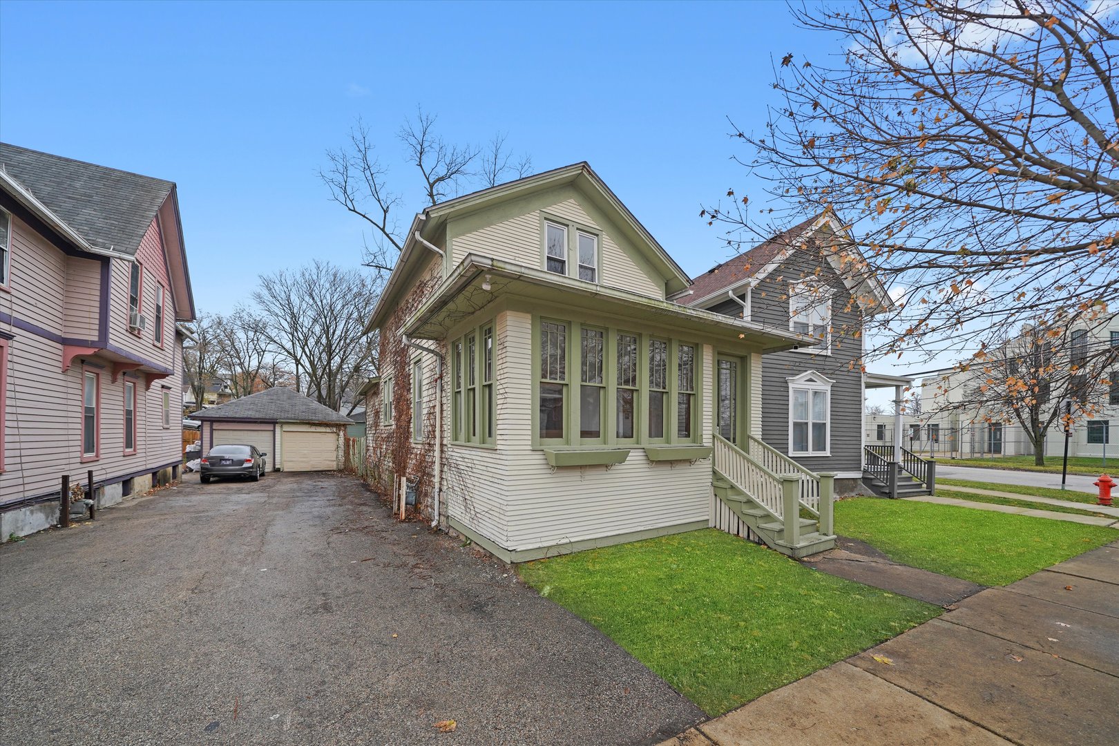 281 Gifford Place, Elgin, IL 60120