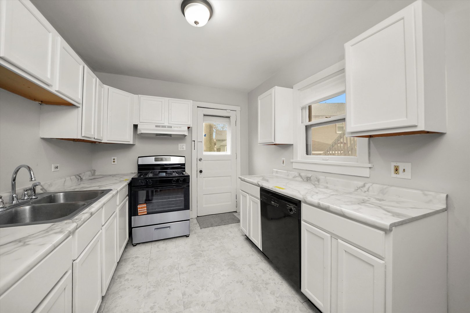 281 Gifford Place, Elgin, IL 60120