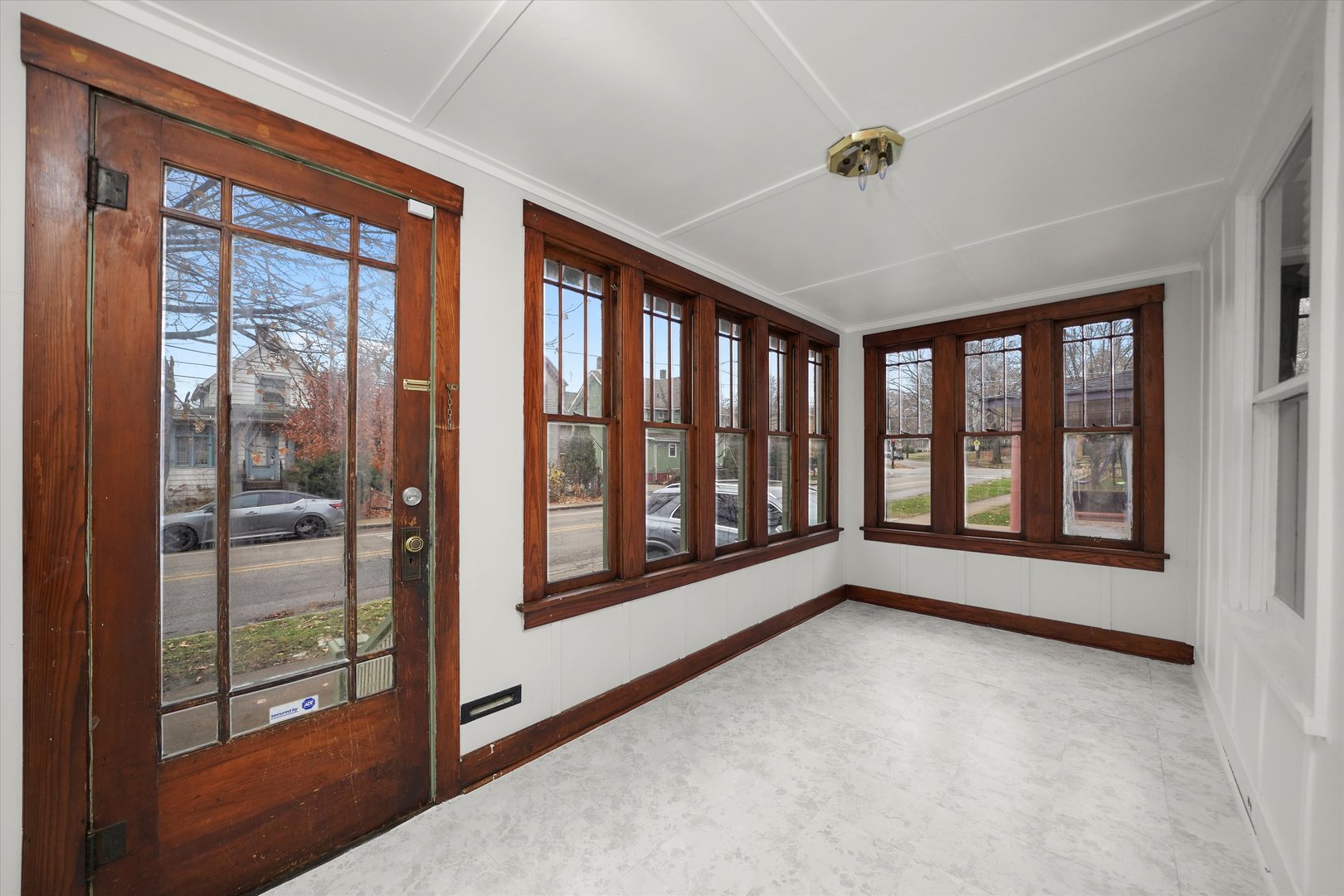 281 Gifford Place, Elgin, IL 60120