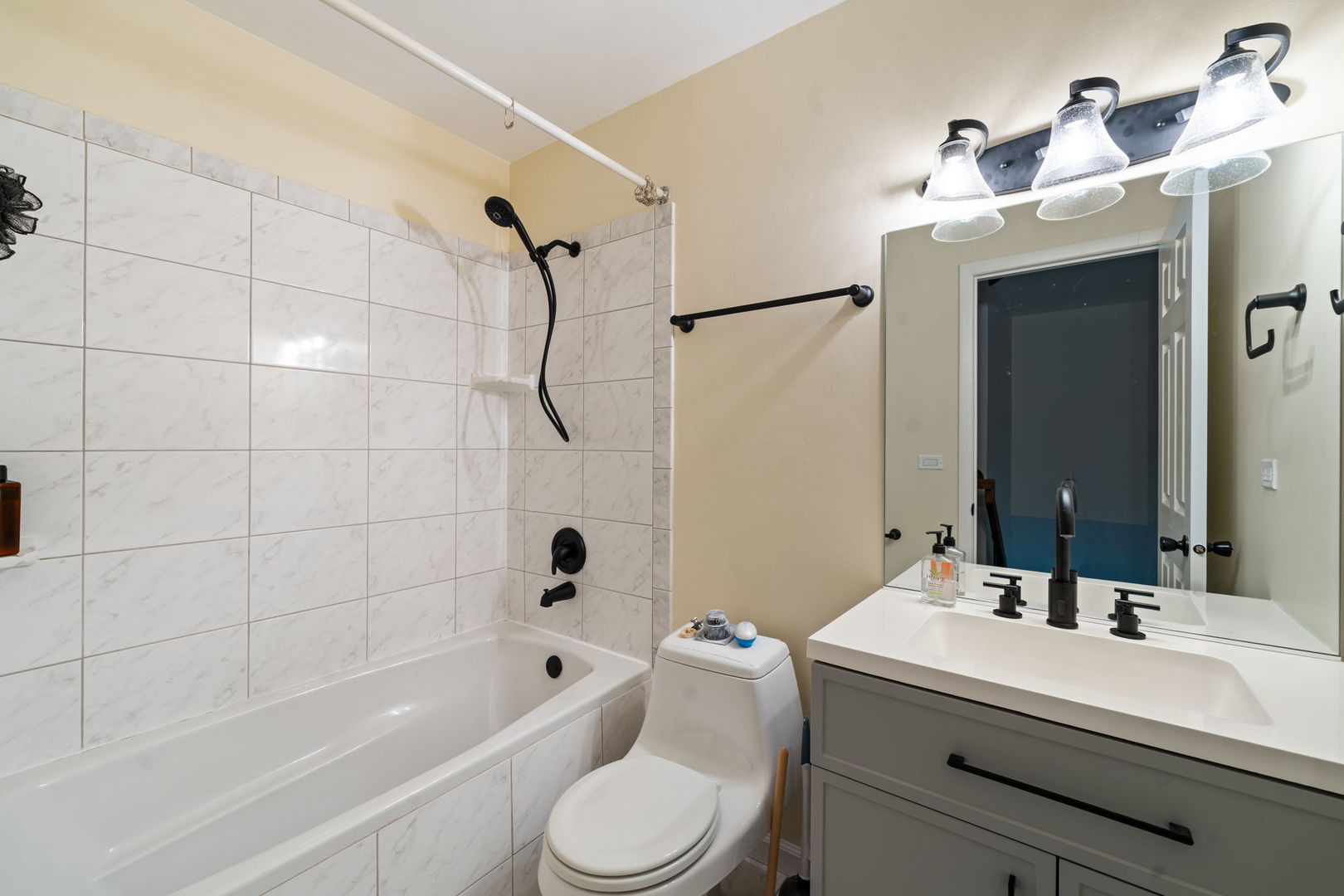 1481 Quaker Lane #117B, Prospect Heights, IL 60070