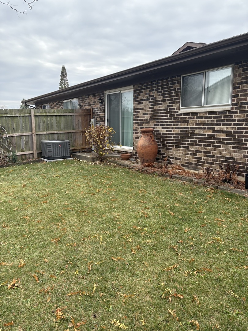 109 Paramount Drive, Wood Dale, IL 60191