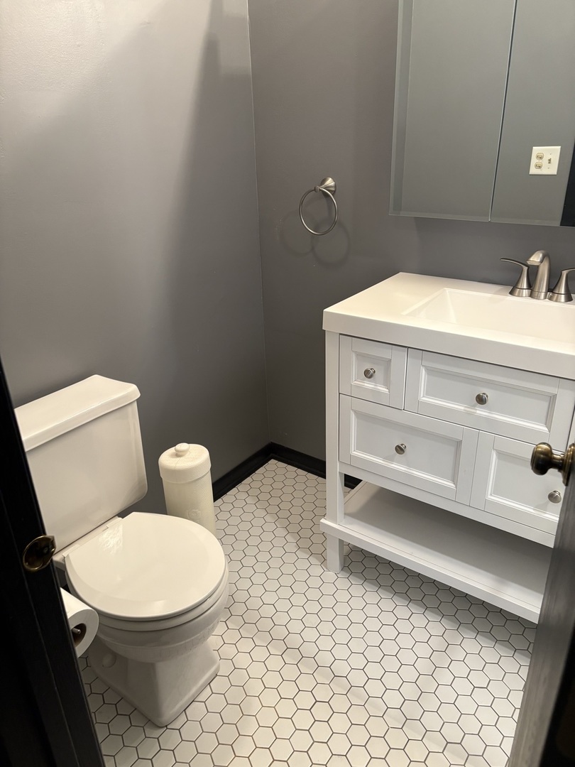 109 Paramount Drive, Wood Dale, IL 60191