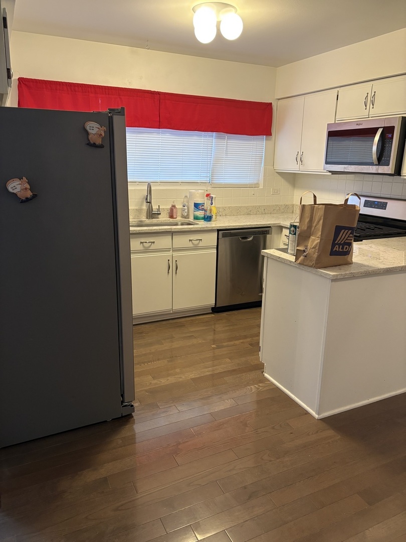 109 Paramount Drive, Wood Dale, IL 60191