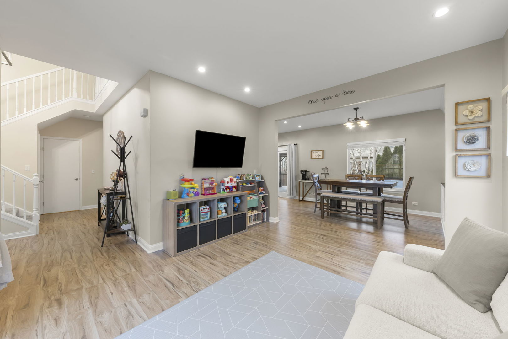 241 Cummings Drive, Bartlett, IL 60103