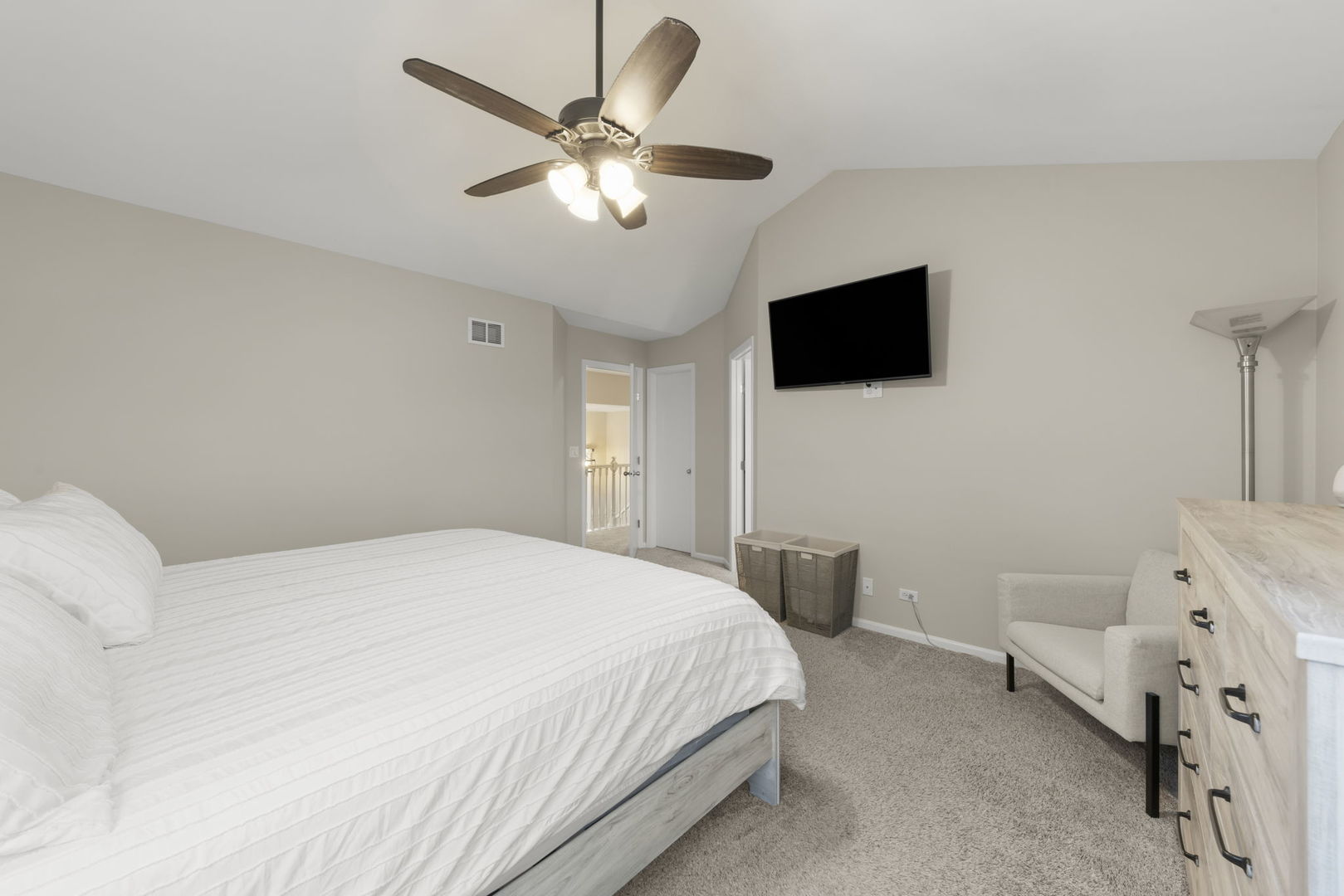 241 Cummings Drive, Bartlett, IL 60103