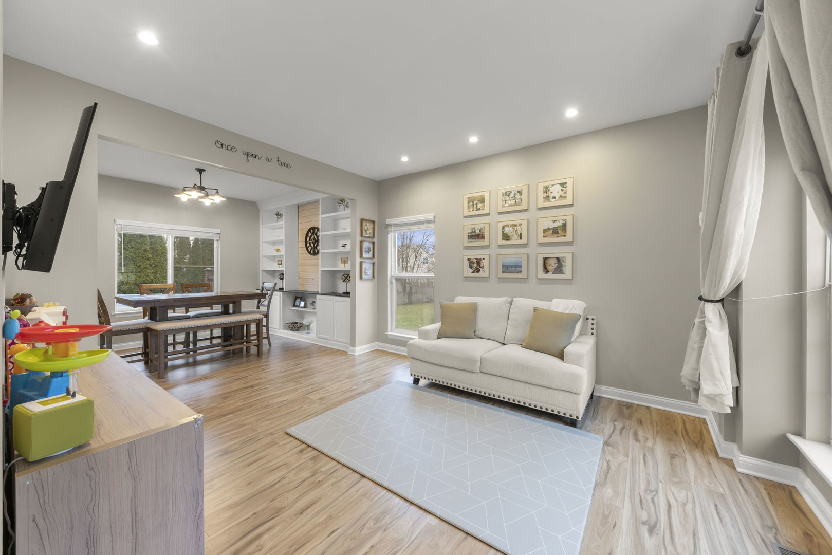 241 Cummings Drive, Bartlett, IL 60103