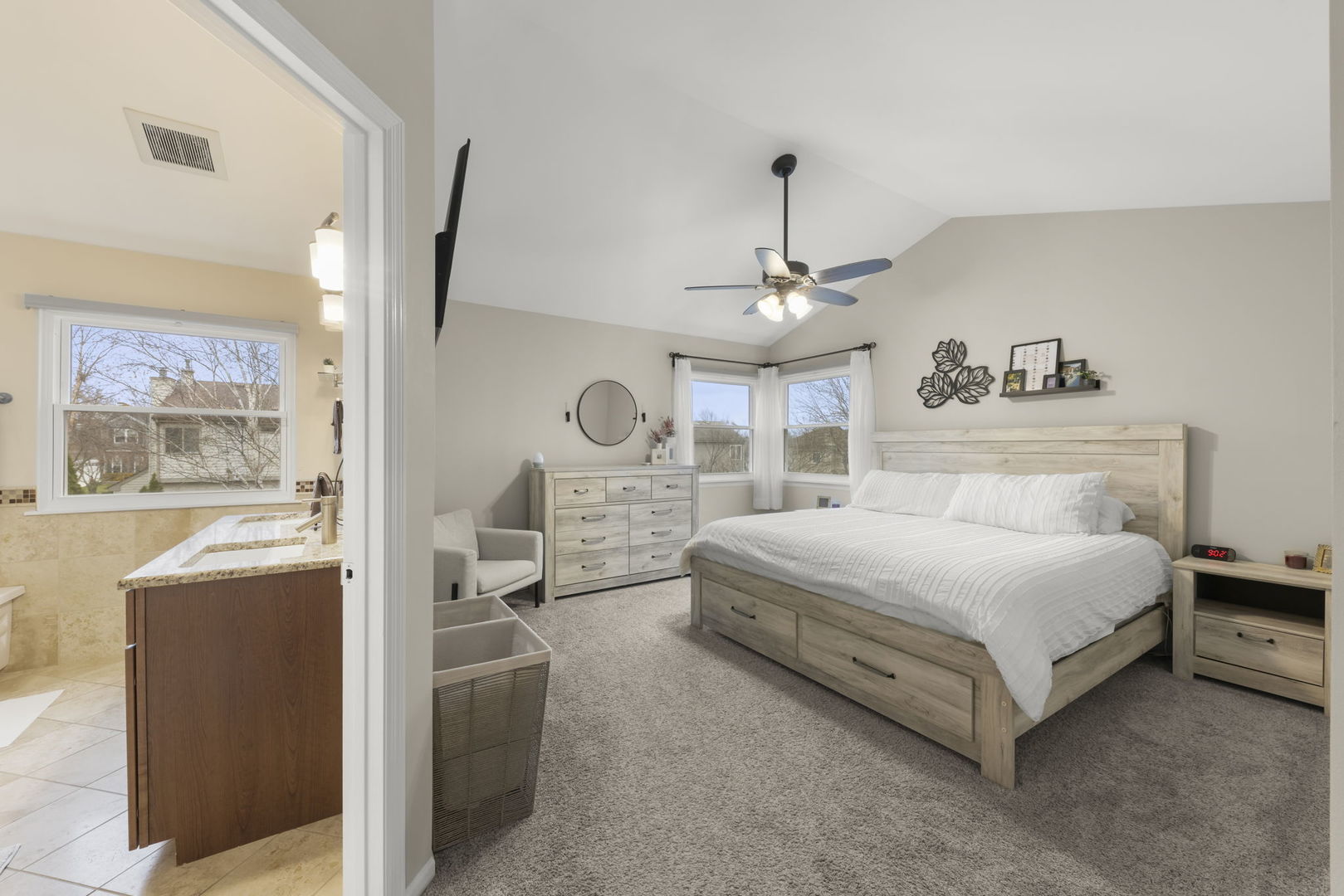 241 Cummings Drive, Bartlett, IL 60103