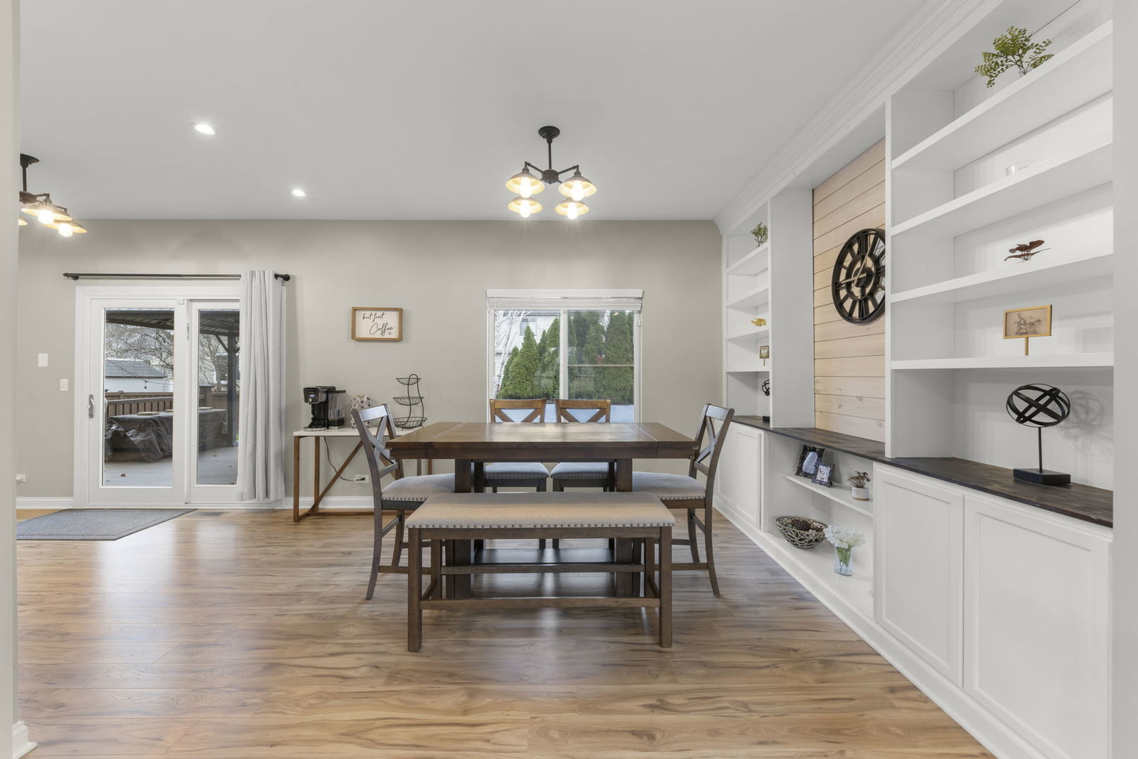 241 Cummings Drive, Bartlett, IL 60103