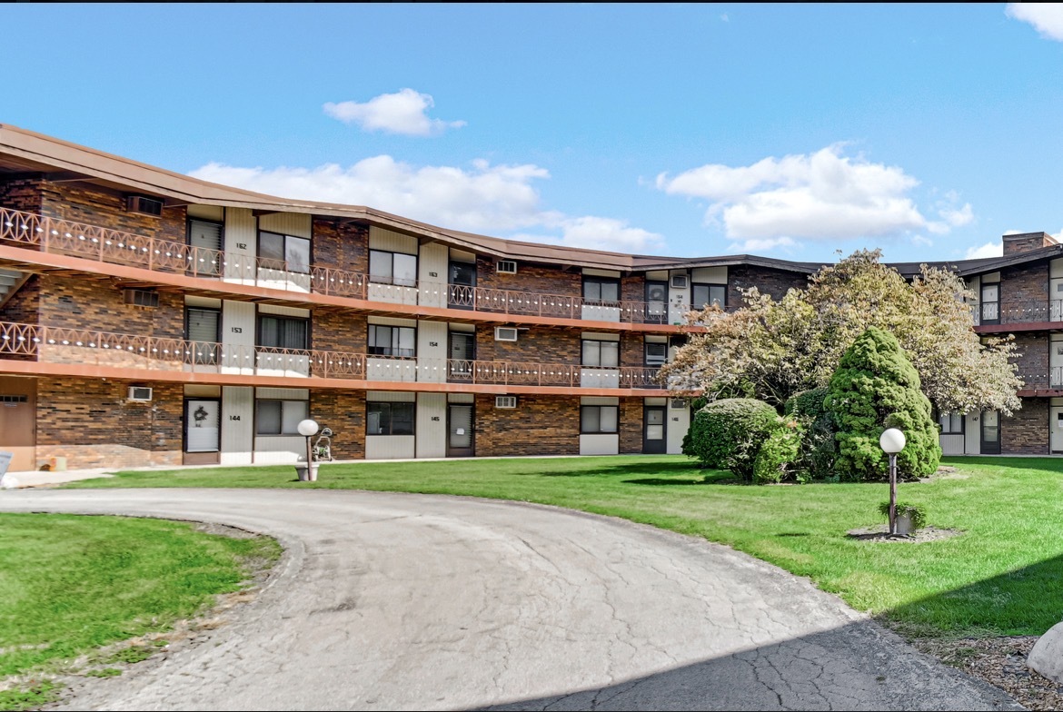 2306 Holiday Terrace #144, Lansing, IL 60438