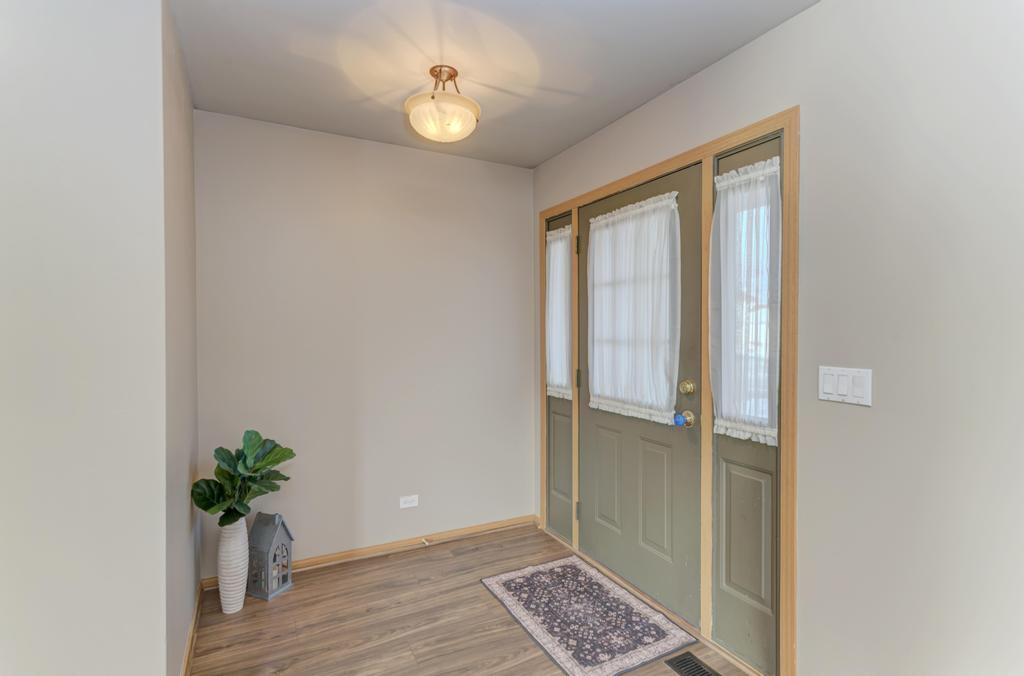 703 Hillcrest Drive, Bolingbrook, IL 60440