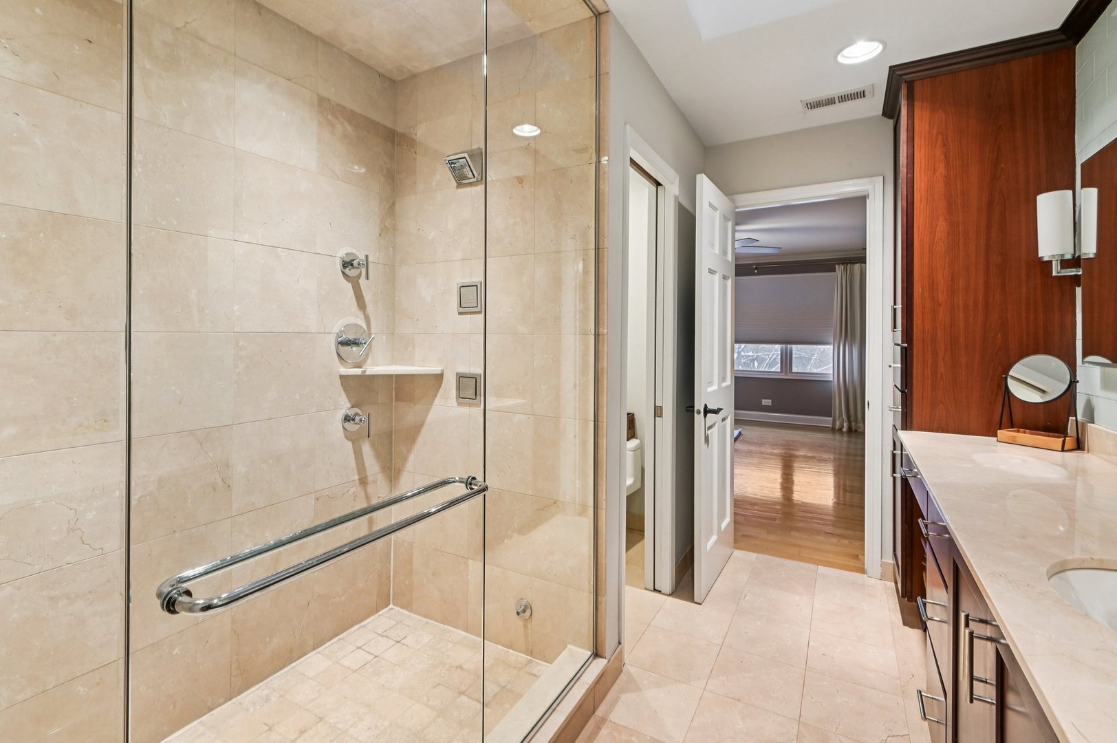 131 W Chicago Avenue, Downers Grove, IL 60515