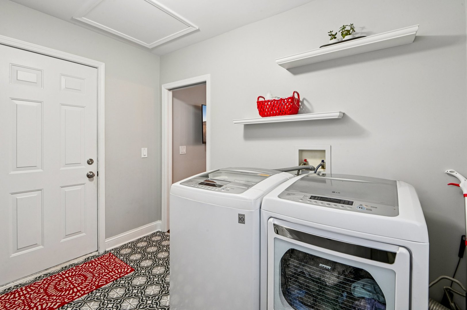 131 W Chicago Avenue, Downers Grove, IL 60515