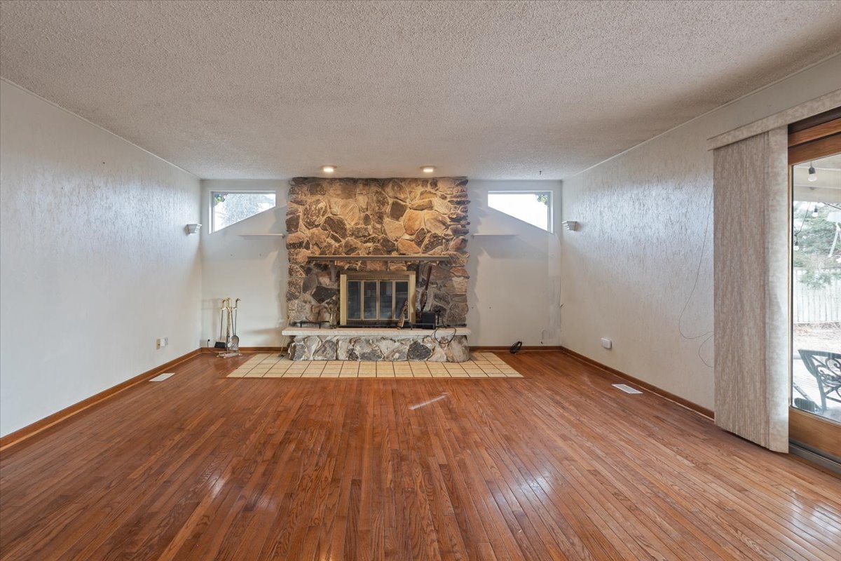 2939 E Hickory Lane, Crete, IL 60417