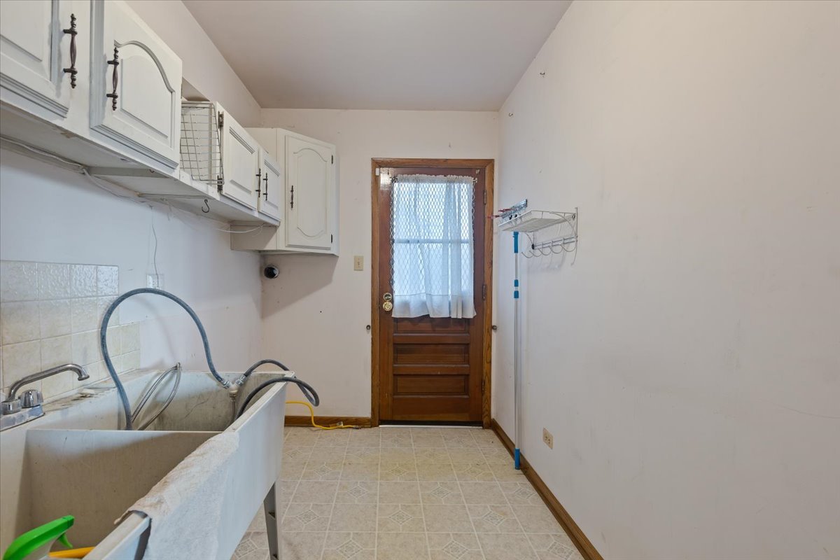 2939 E Hickory Lane, Crete, IL 60417