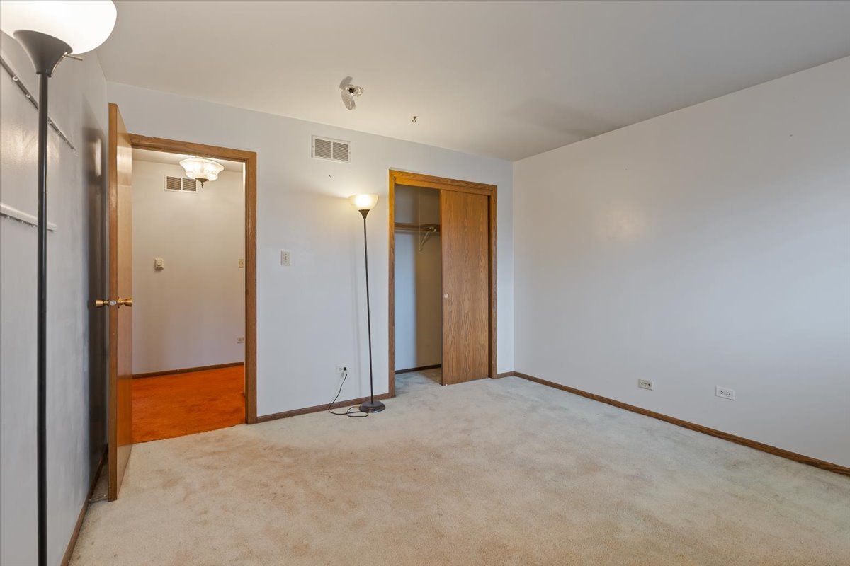 2939 E Hickory Lane, Crete, IL 60417