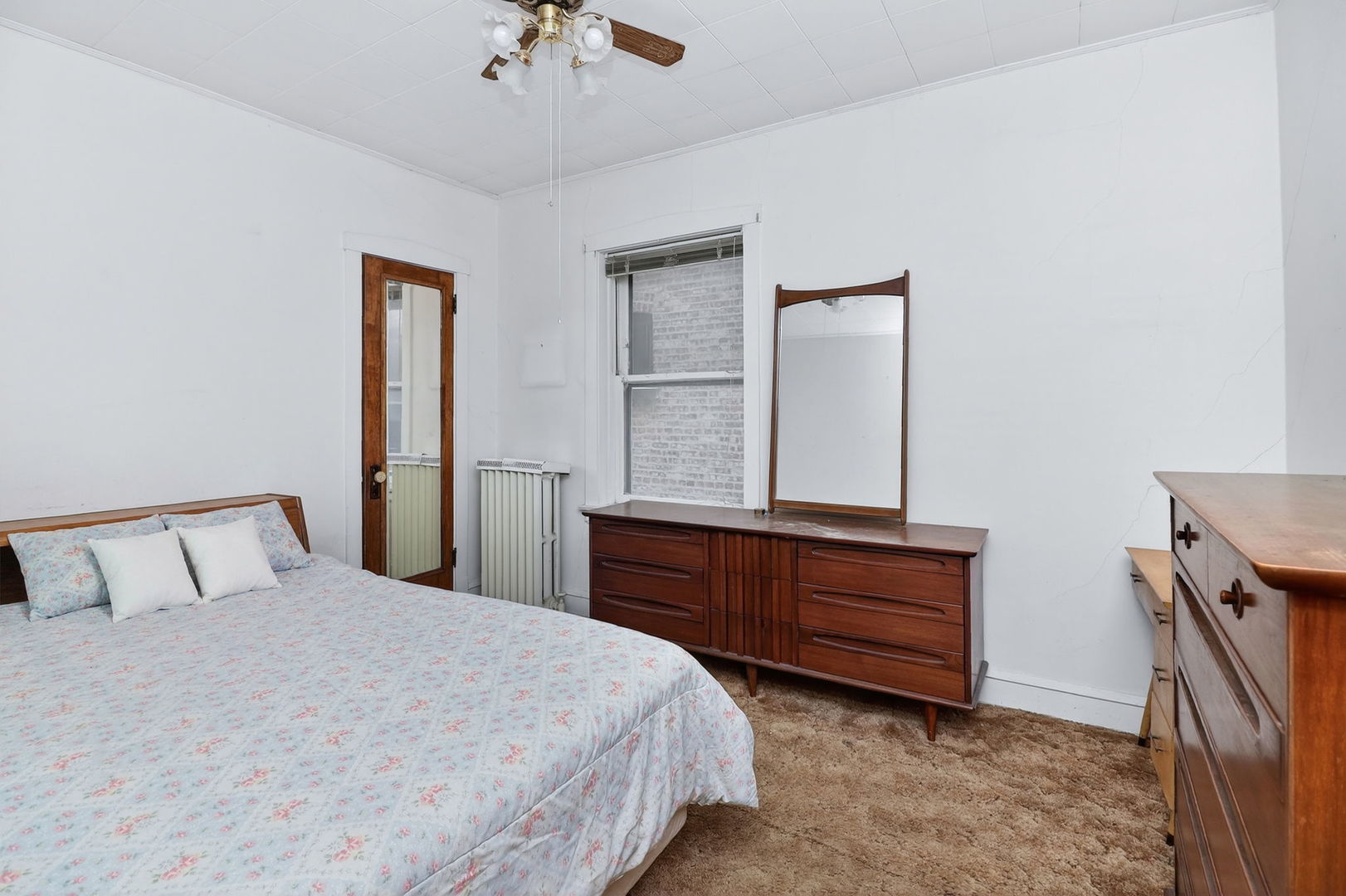 4854 N Tripp Avenue, Chicago, IL 60630