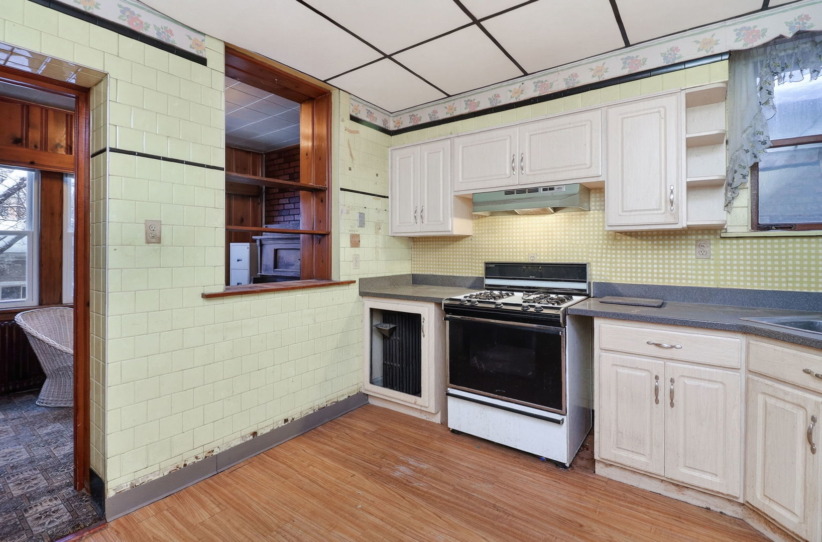 4854 N Tripp Avenue, Chicago, IL 60630