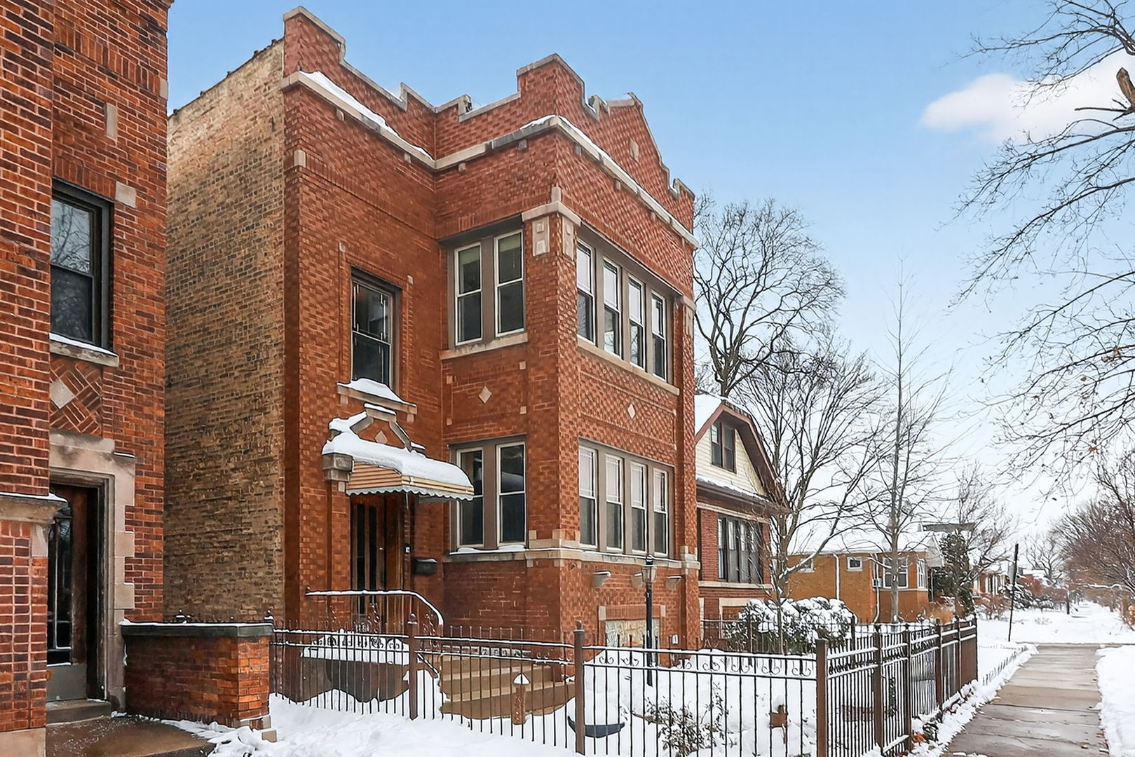 4854 N Tripp Avenue, Chicago, IL 60630