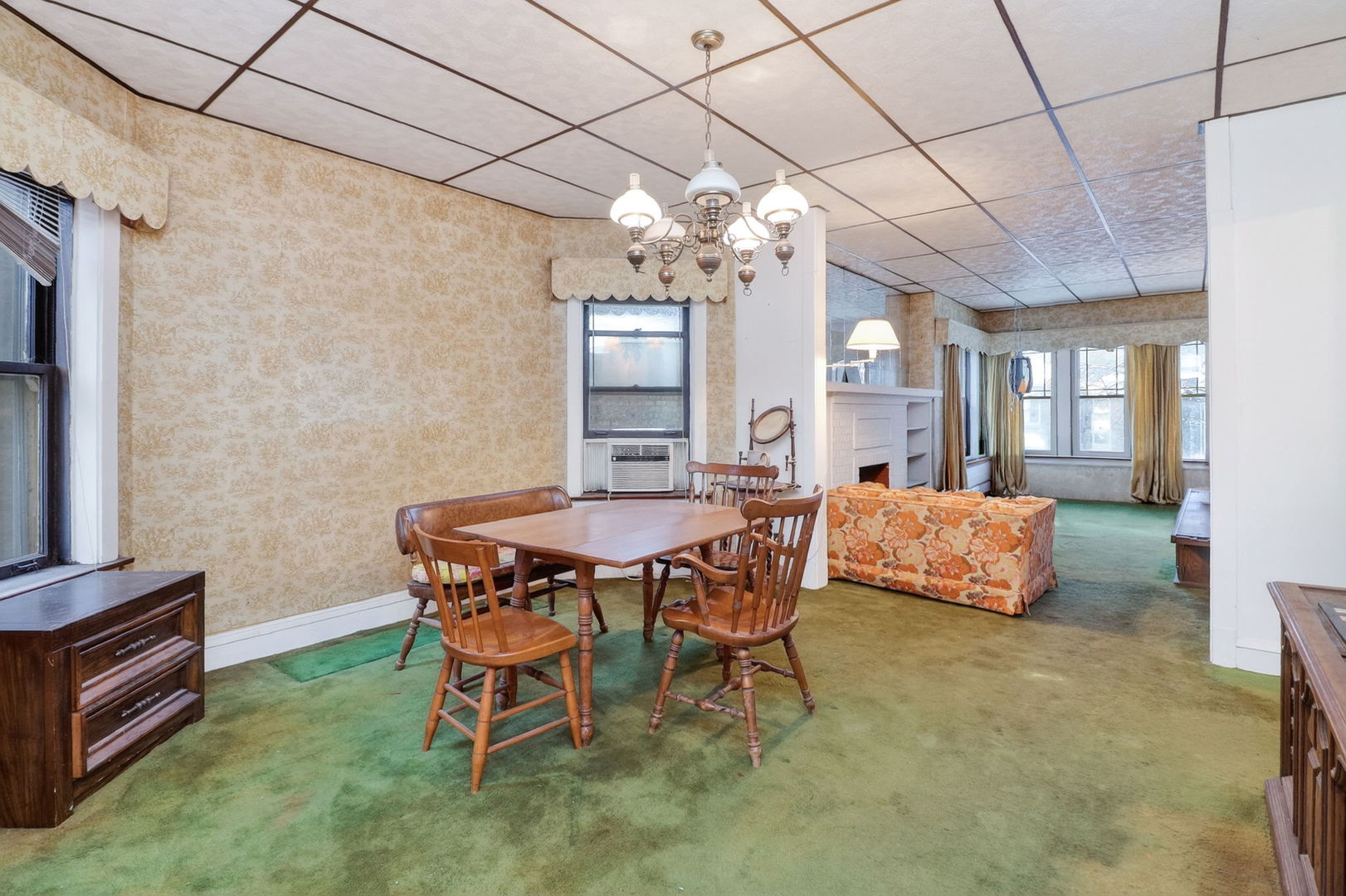 4854 N Tripp Avenue, Chicago, IL 60630