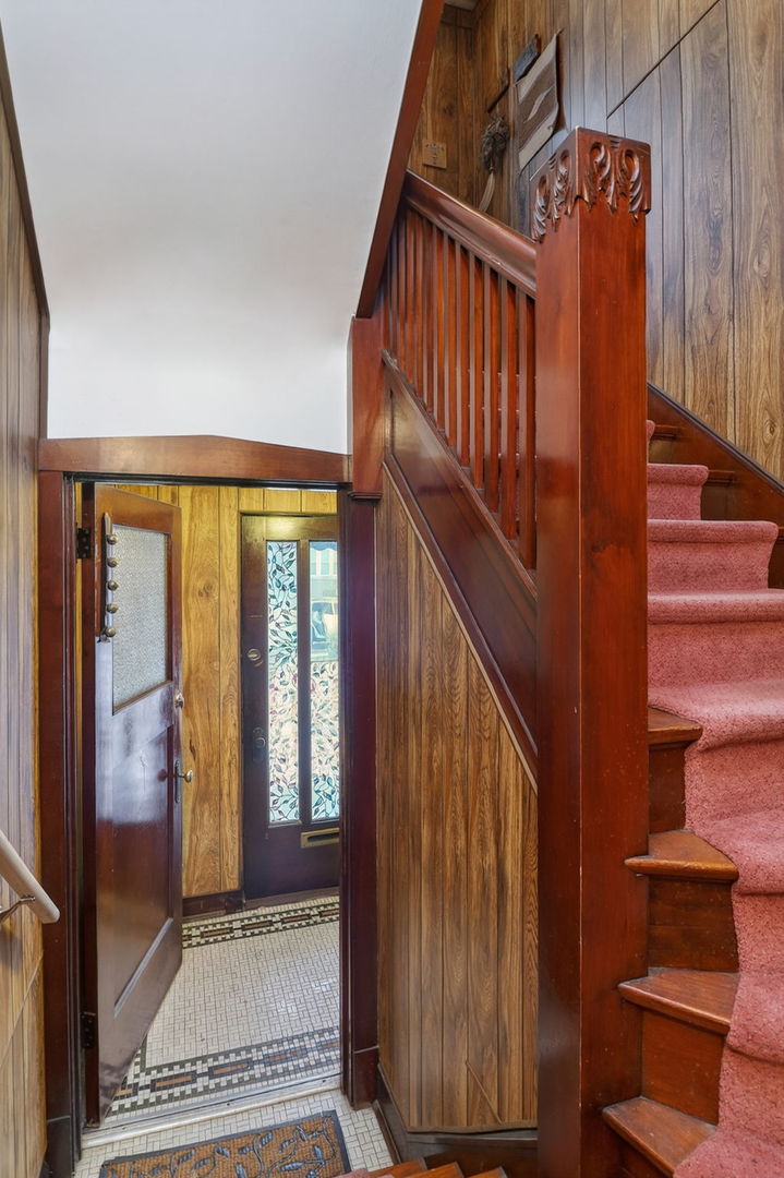 4854 N Tripp Avenue, Chicago, IL 60630