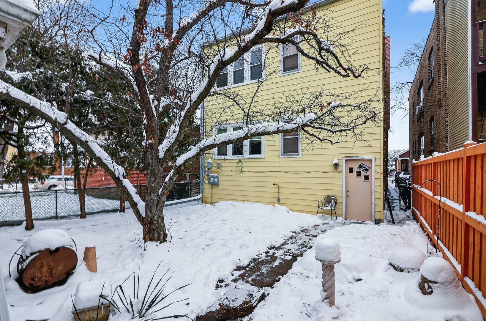 4854 N Tripp Avenue, Chicago, IL 60630