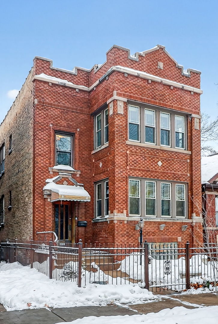 4854 N Tripp Avenue, Chicago, IL 60630