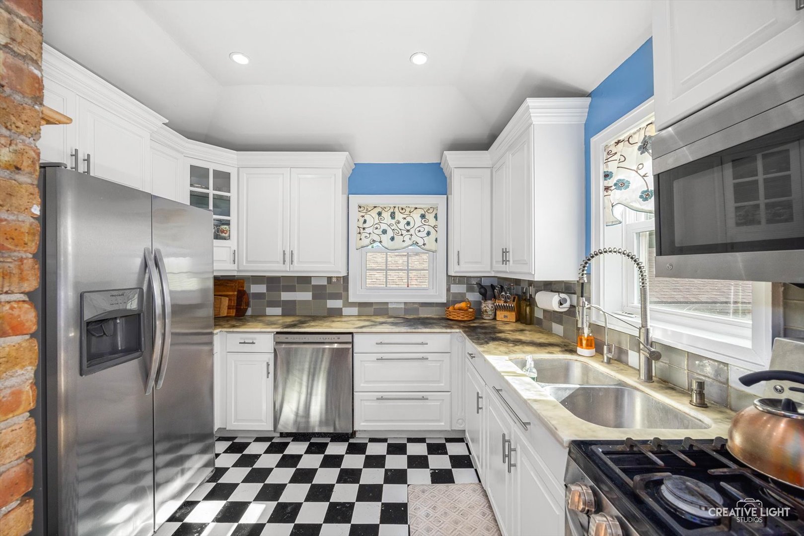 28w671 Rogers Avenue, Warrenville, IL 60555