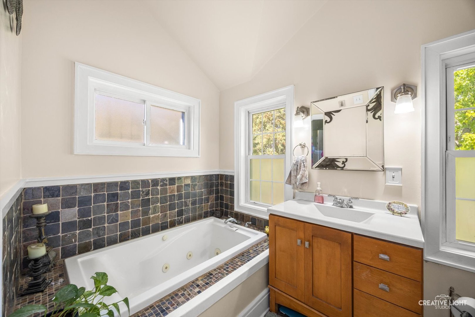 28w671 Rogers Avenue, Warrenville, IL 60555