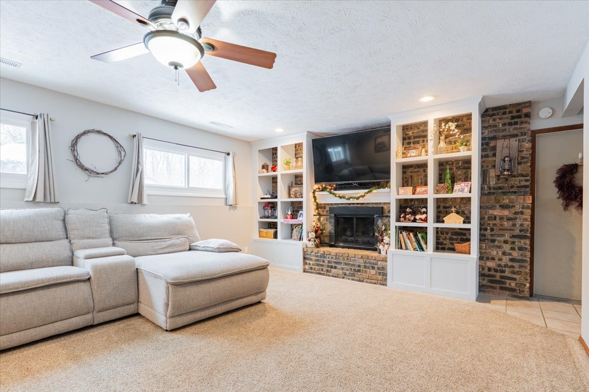 112 Gregory Lane, Lexington, IL 61753