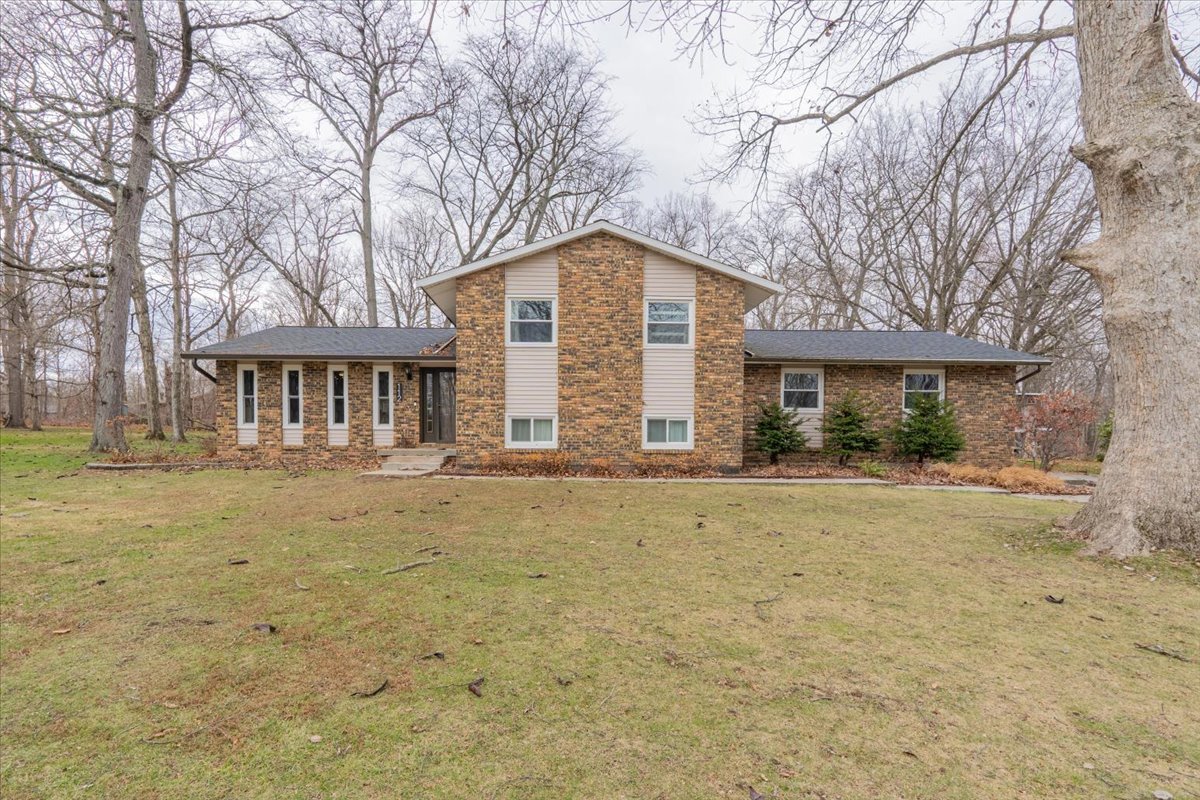 112 Gregory Lane, Lexington, IL 61753