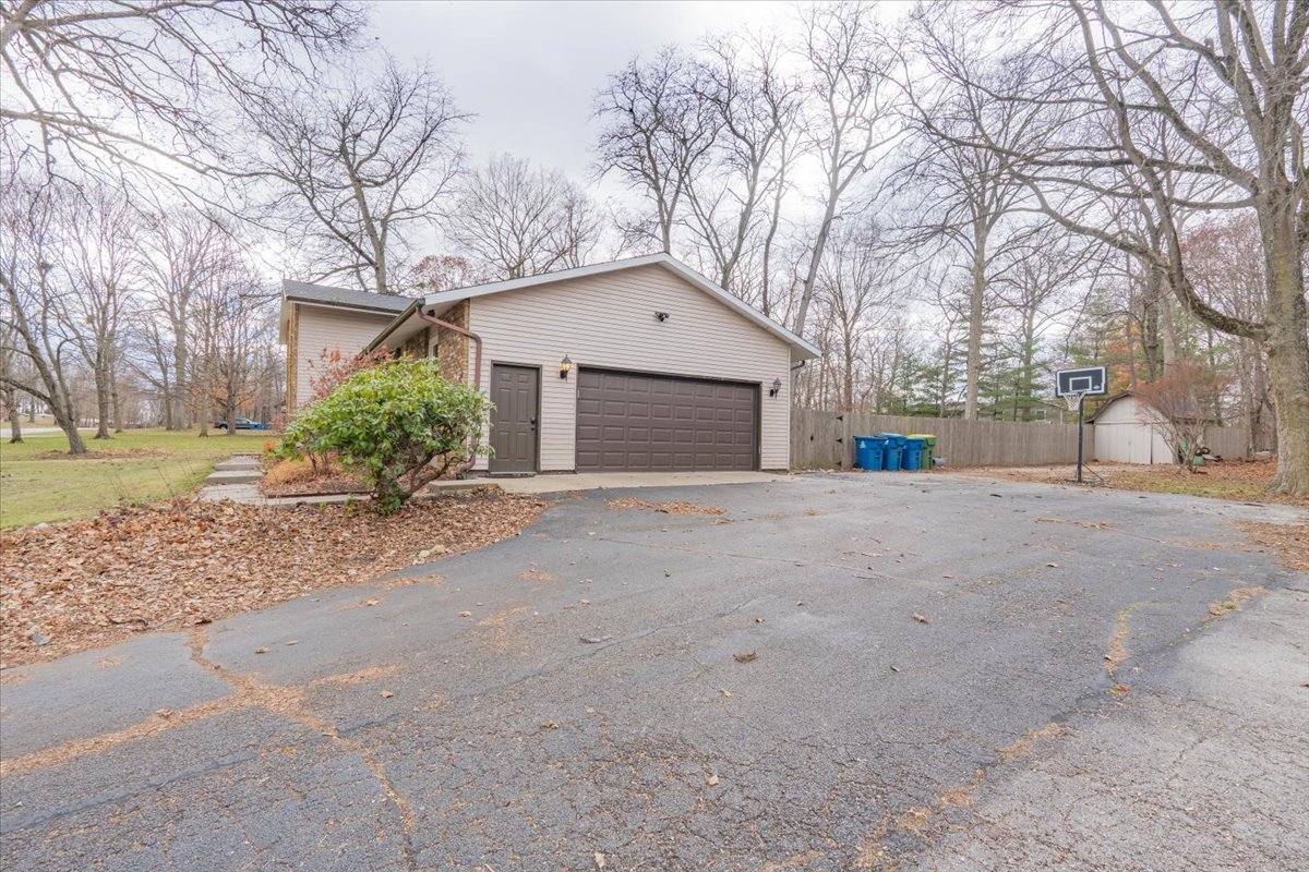 112 Gregory Lane, Lexington, IL 61753