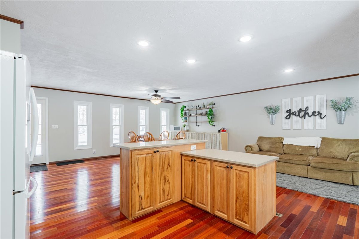 112 Gregory Lane, Lexington, IL 61753