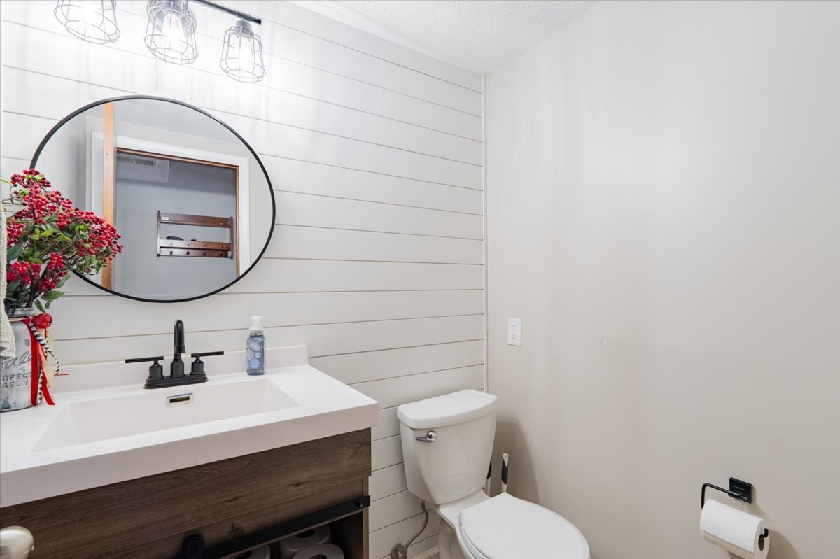 112 Gregory Lane, Lexington, IL 61753